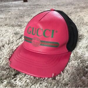Rare Gucci pink leather and black mesh trucker hat. Medium (58cm)